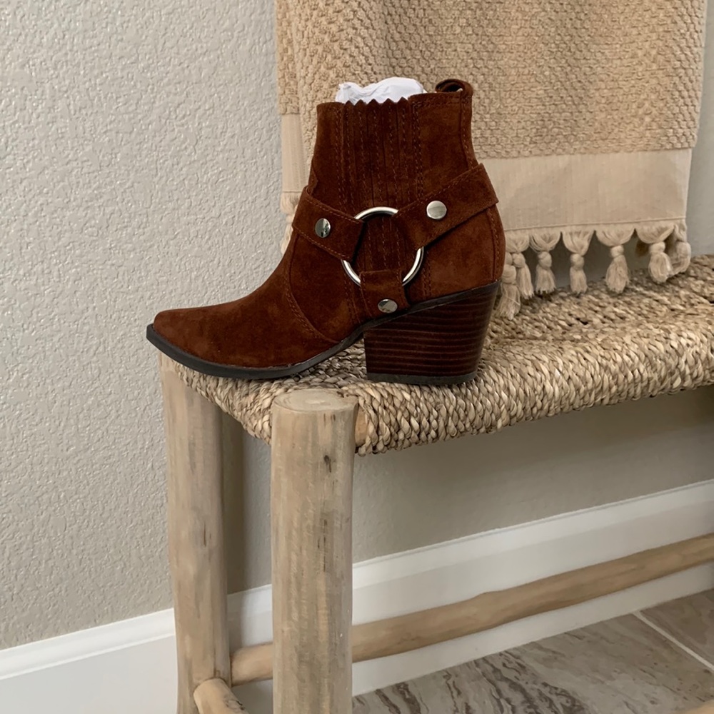 NWOT Marc Fisher Genuine Suede bootie size 6